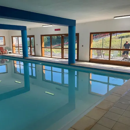 Appt 4 A 6 Pers Aux Pieds Des Pistes Les Terrasses Du Soleil D Or Avec Piscine Les Orres